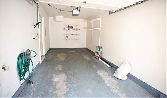 Building Photo - 13 Halstead Pl