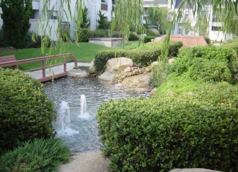 Building Photo - 2210 River Run Dr