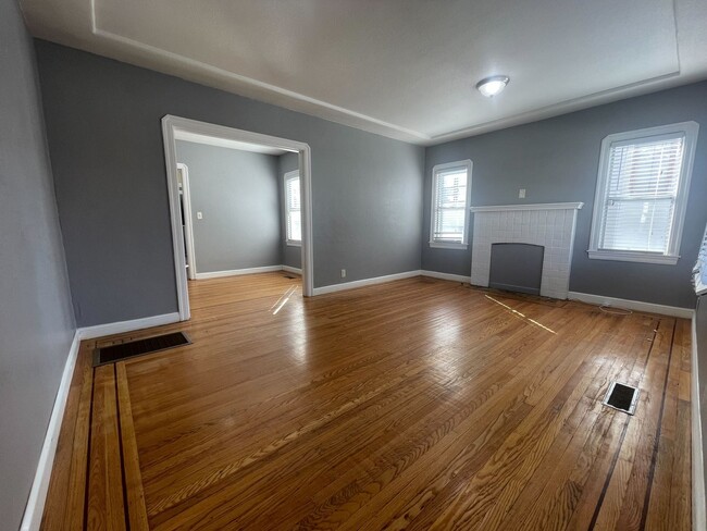 Building Photo - 2-Bedroom, 1-Bath with Converted Garage Sp...