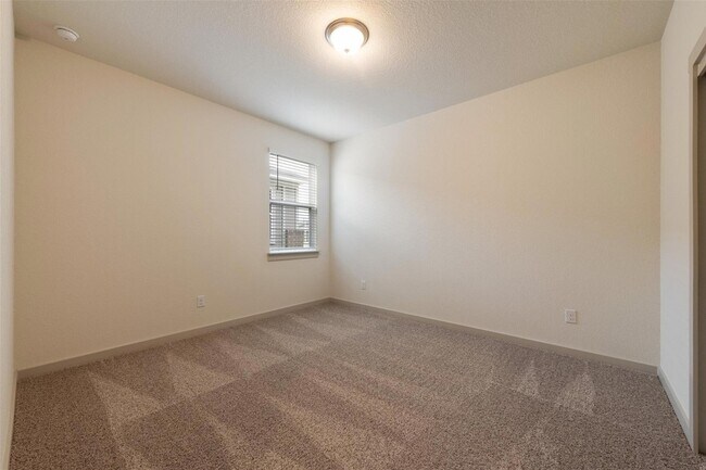 Building Photo - 289 Deserti Rd