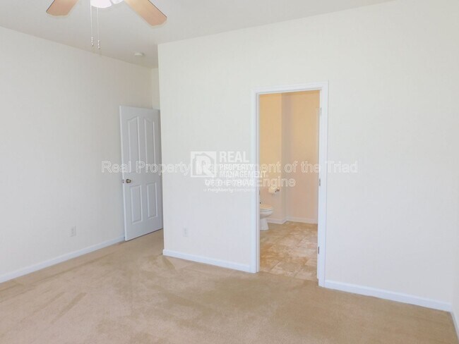 Building Photo - 1017 Hawick Dr