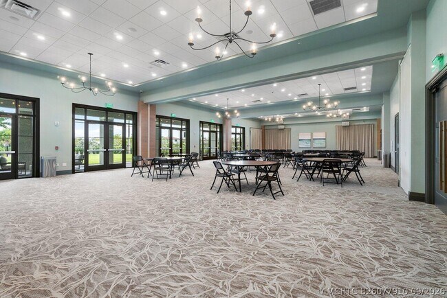 Building Photo - 16310 Oakview Dr