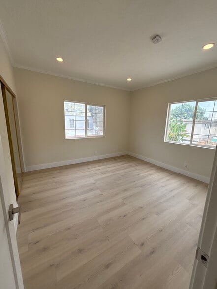 2nd bedroom with closet - 1062 S Shenandoah St