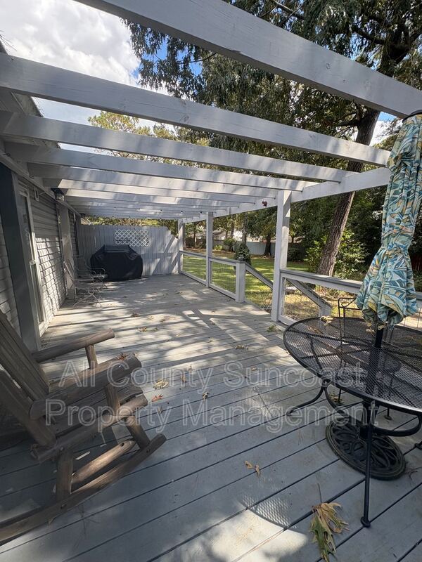 Building Photo - 117 Pine Lake Dr