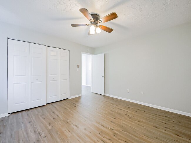 Building Photo - 125 E Van Riper Rd