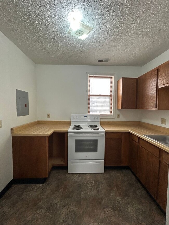 Building Photo - (1937 S 12th St)