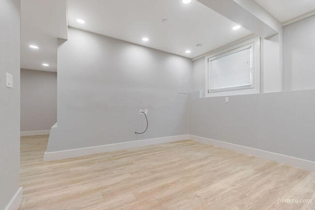 Building Photo - 2420 Van Ness Ave