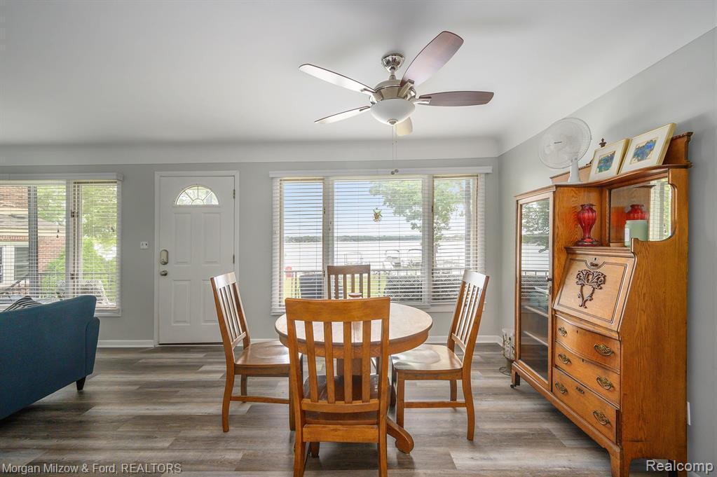 Kitchen Eating Space with Elizabeth Lake Views - 5375 Cooley Lake Rd