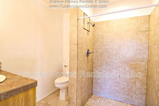 Building Photo - 801 E Halcyon Rd