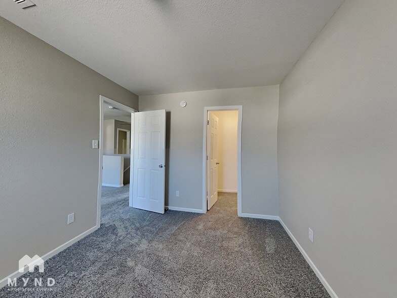 Building Photo - 3117 W Meadowbend Dr