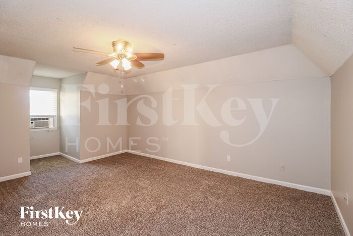 Building Photo - 2255 Hickory Path Dr