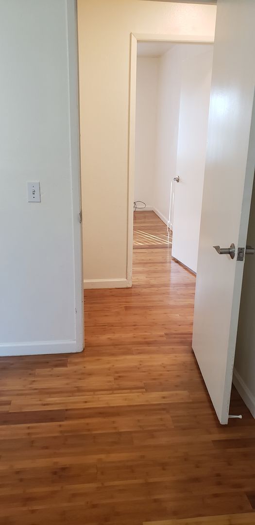 Building Photo - Duplex Townhome with Huge yard on Cul de S...