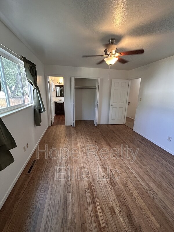 Building Photo - 1106 Querida Dr