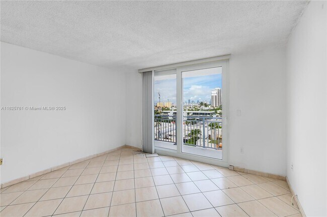 Building Photo - 345 Ocean Dr