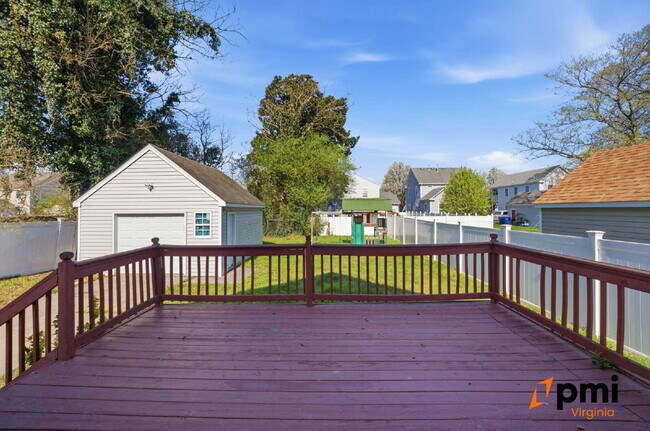 Building Photo - 3 BEDROOM 2.5 BATH WITH FENCED IN YARD AND DETACHED GARAGE FOR RENT IN NORFOLK!