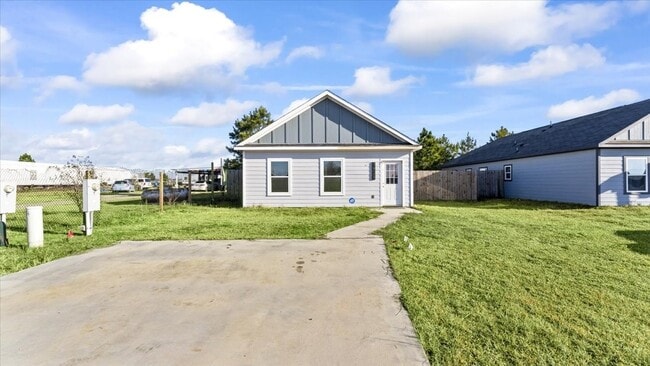 Building Photo - 1428 Rd 5607