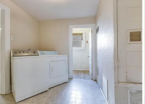 Laundry Room - 435 Preusser St