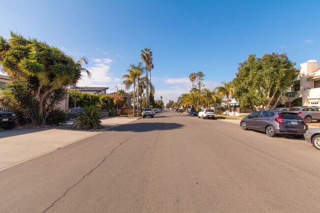 Building Photo - Blocks From the Ocean, Refreshed 1bd / 1ba in Pacific Beach!