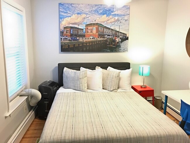 Building Photo - 130 W 8th St