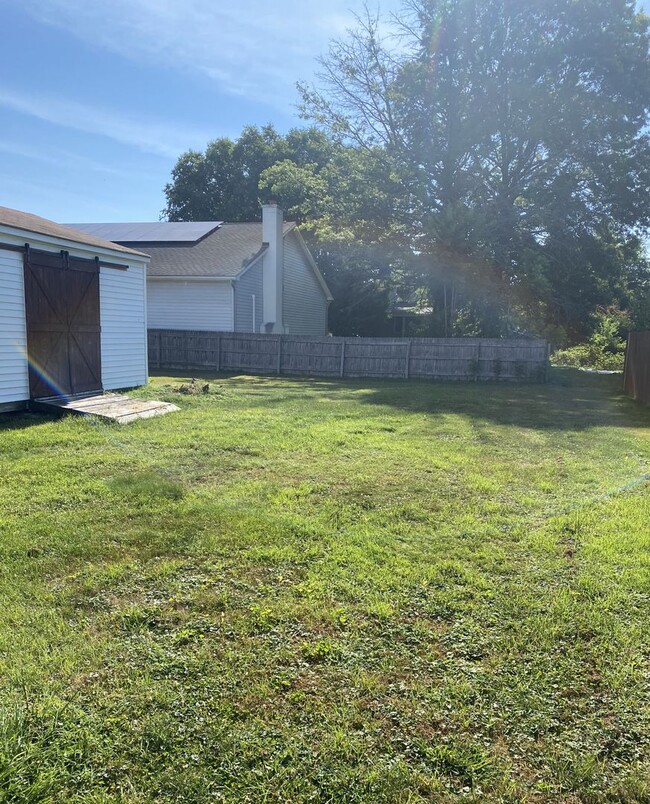 Building Photo - 3 Bedroom, 3.5 Bathroom In Downtown Perryv...
