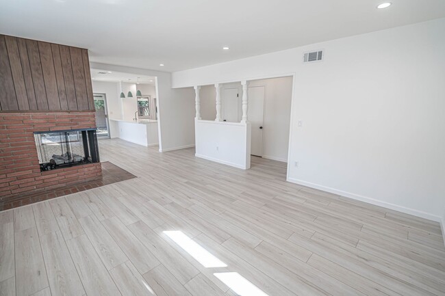 Building Photo - COMING SOON! Canoga Park 4-Bedroom Home fo...
