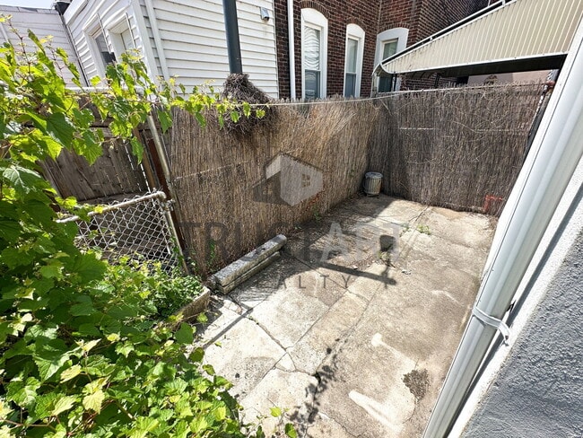 Building Photo - 2406 E Allegheny Ave