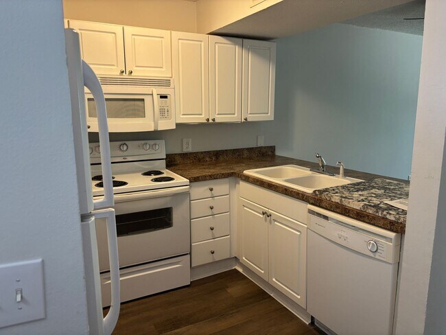 Building Photo - 2 BEDROOM 2 BATH CONDO AT COASTAL VILLAS