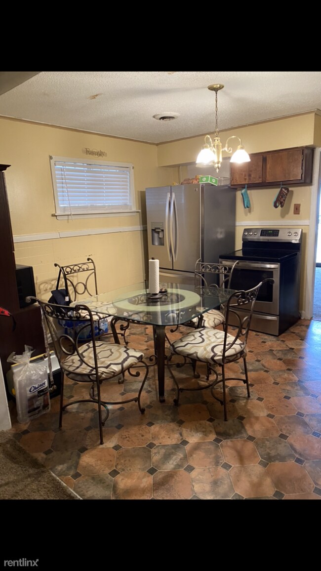 Building Photo - 3 br, 2 bath House - 300 Eastview St