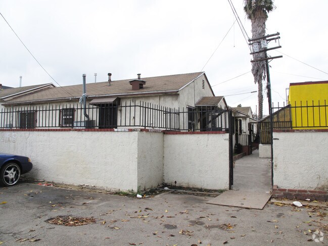 Building Photo - 9920-9924 S Van Ness Ave