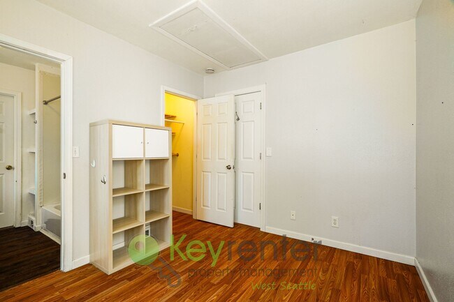 Building Photo - Bright, Versatile 4-Bedroom with Bonus Roo...