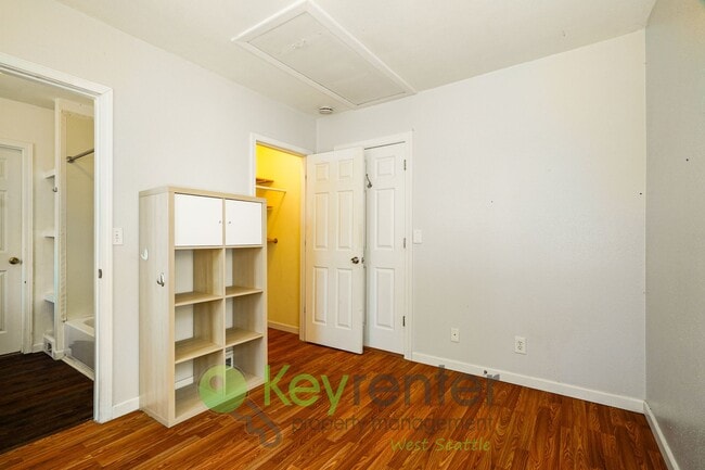 Building Photo - Spacious 4-Bedroom Seattle Home with Bonus...