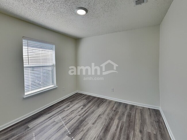 Building Photo - 145 Johns Glen Dr