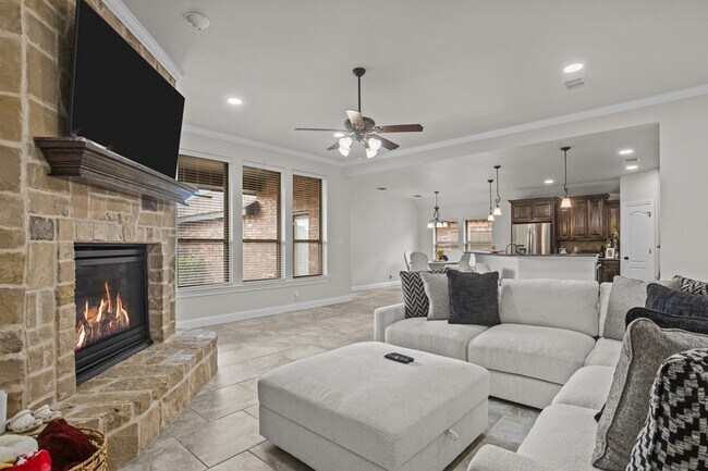 Building Photo - 5903 Sabine Dr