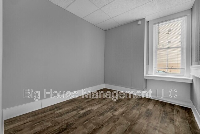 Building Photo - 339 E 25th St
