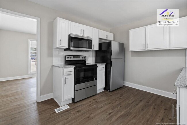Building Photo - 1315 Cade Hill Ave