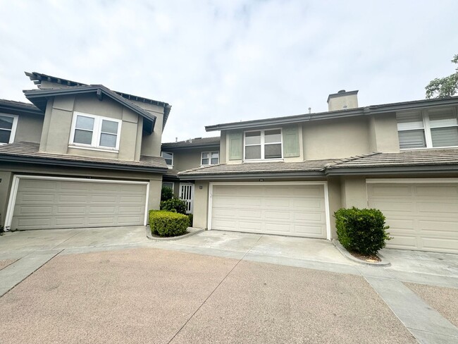 Building Photo - Beautifully Updated two-story 3 bed 3.5 Ba...