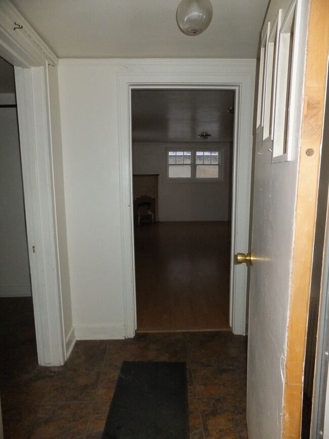Building Photo - 822 Rhode Island Ave
