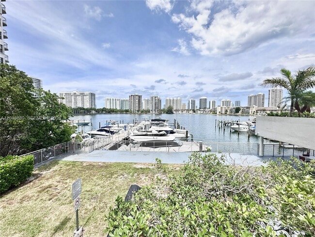 Building Photo - 18021 Biscayne Blvd