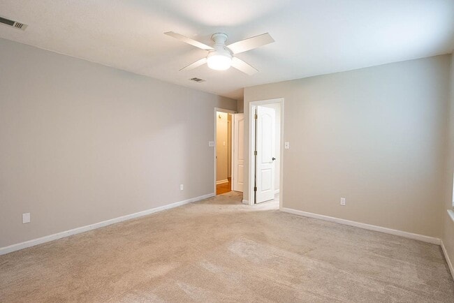 Building Photo - 4679 Inisheer Dr