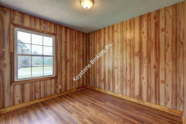 Building Photo - 5587 General Harris Dr