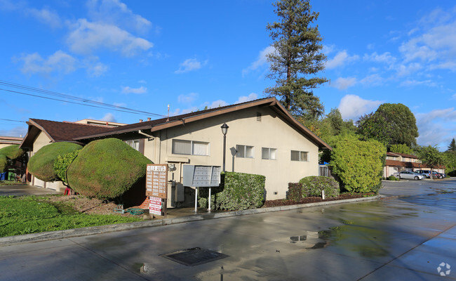 Building Photo - Anita Town Homes