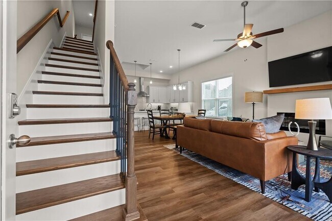 Building Photo - 637 Stickley Oak Way