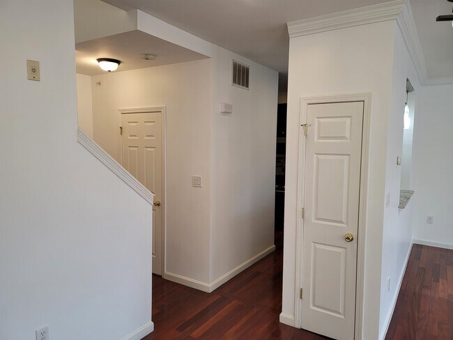 Building Photo - 14 McMartin Ct