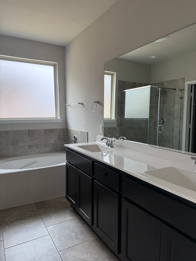 Building Photo - 8527 Golden Field Dr