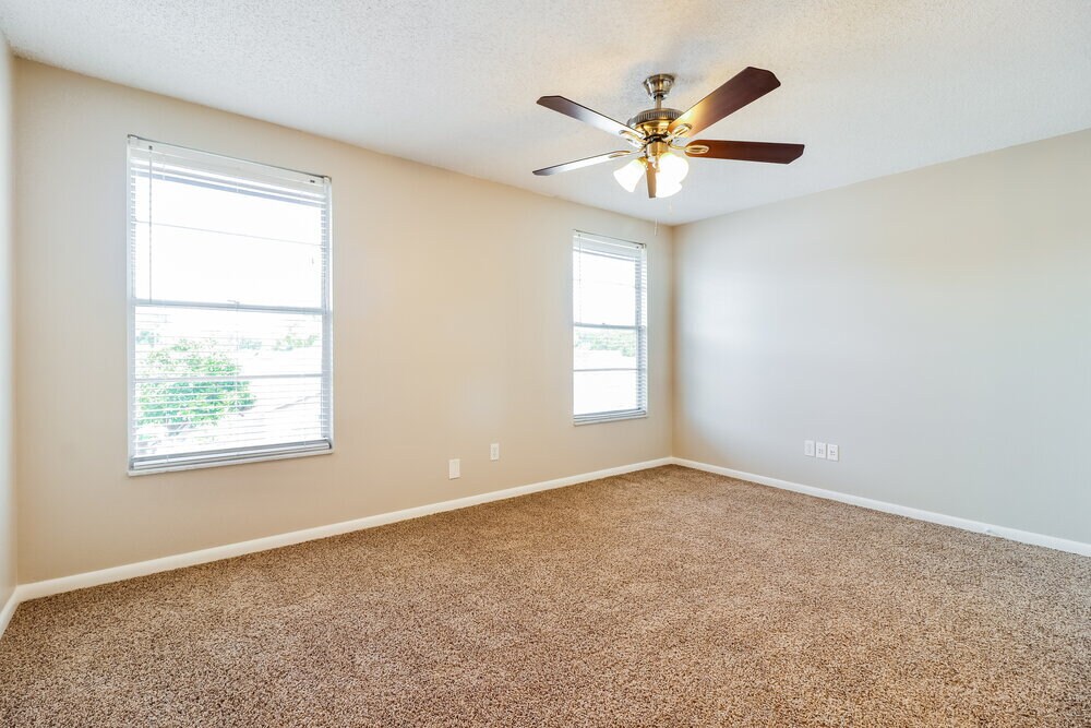 Building Photo - 2825 Cedaridge Dr