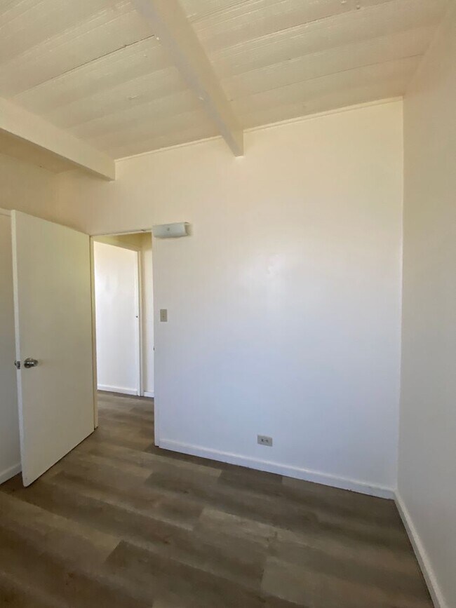 Building Photo - Single Family