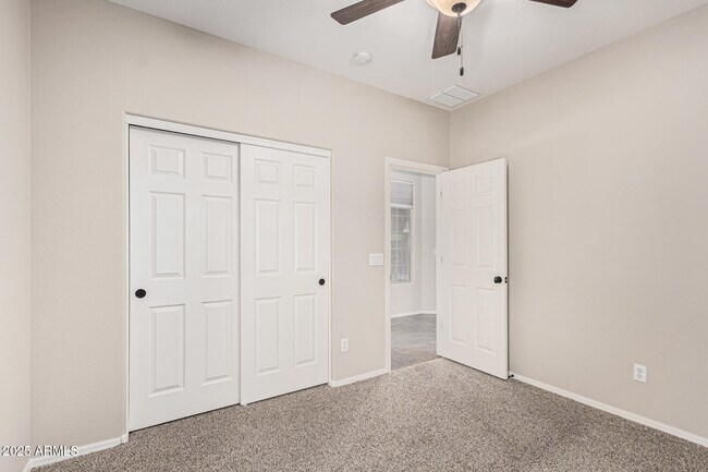 Building Photo - 3079 E Ridgewood Ln