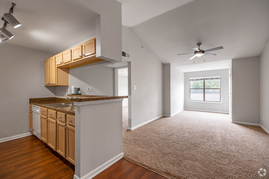 1BR, 1BA - 647SF - Living - Park Hill Apartments