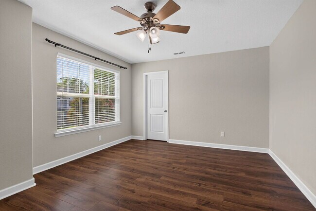 Building Photo - "Spacious 5-Bed featuring TWO PRIMARY SUITES with a beautiful backyard oasis in Norfolk!"