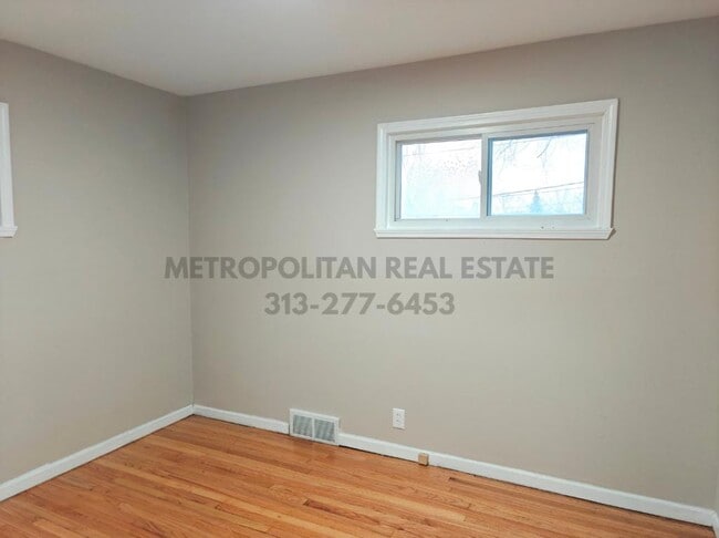 Building Photo - 150 Clair St